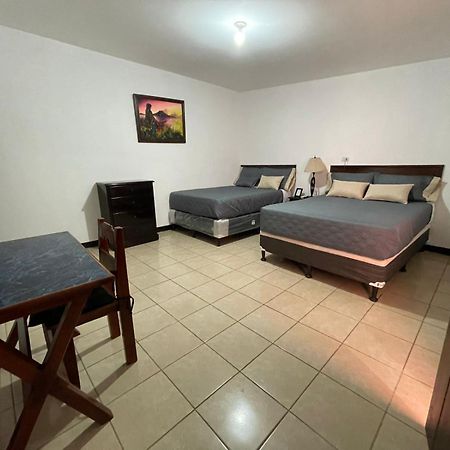 Judys Home - Bed And Breakfast Сан-Маркос-Ла-Лагуна Номер фото