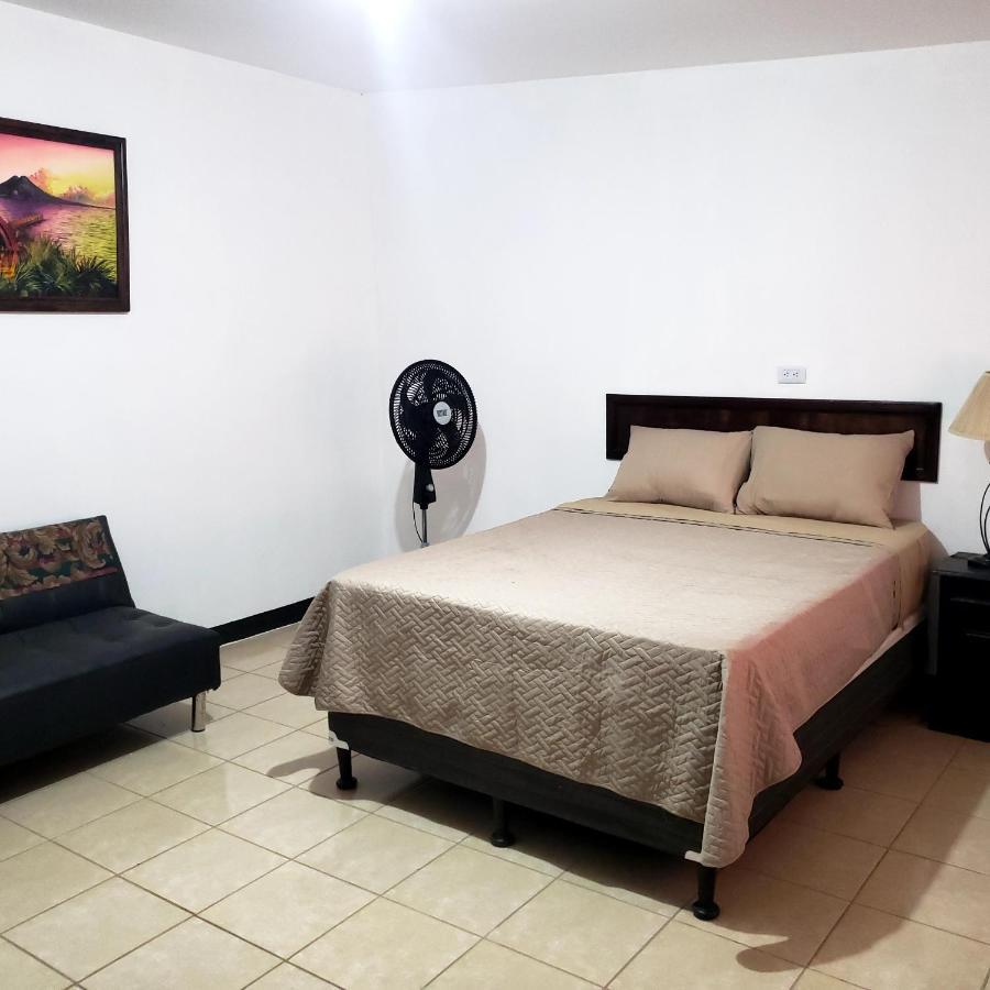 Judys Home - Bed And Breakfast Сан-Маркос-Ла-Лагуна Екстер'єр фото